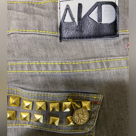 AKD MKS | Jean Capri | Yellow thread & Zipper detail | 5 - Picture 5 of 5
